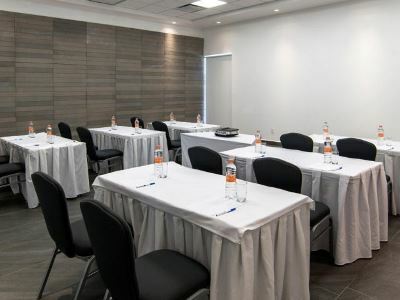 Express By Ihg 4*